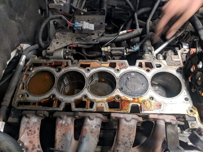 Head gaskets repairs - Engine job